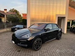 Blu/azzurro(met.) Usata 2021 Porsche Cayenne SUV | 71.900 € (Buon prezzo)