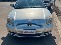 Grigio Usata 2005 Toyota Avensis Station wagon | 1650 € (Buon prezzo)