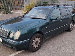 Verde Usata 1999 Mercedes E280 Station wagon | 2500 €