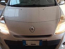 Grigio Usata 2011 Renault Clio II Tre volumi | 4000 €