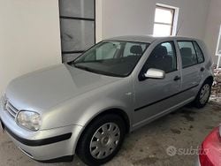 Grigio Usata 2001 VW Golf Tre volumi | 2000 €