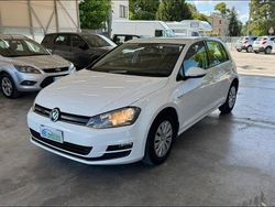 Bianco Usata 2015 VW Golf Trendline Tre volumi | 7800 € (Cara)