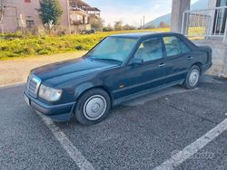 Nero Usata 1989 Mercedes 250 Tre volumi | 3900 €