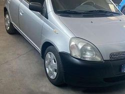 Usata 2001 Toyota Yaris Sol Tre volumi | 1500 € (Ottimo prezzo)