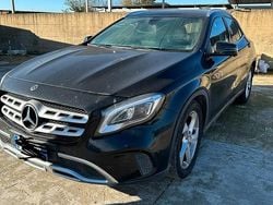Nero Usata 2017 Mercedes 180 Tre volumi | 6500 €