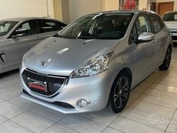 Grigio Usata 2015 Peugeot 208 Active Due volumi | 8500 € (Buon prezzo)