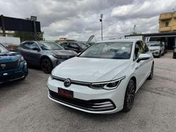 Bianco Usata 2021 VW Golf Style Tre volumi | 21.990 € (Molto cara)