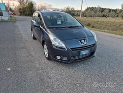 Blu Usata 2012 Peugeot 5008 Monovolume | 3199 € (Ottimo prezzo)