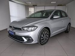 Reflex silver metallizzato Usata 2023 VW Polo Life Due volumi | 17.900 € (Buon prezzo)