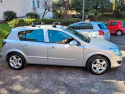 Argento Usata 2010 Opel Astra Cosmo Tre volumi | 1999 € (Super prezzo)