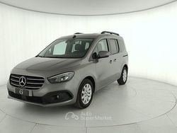 Grigio Nuova 2025 Mercedes 180 Tre volumi | 30.300 € (Buon prezzo)