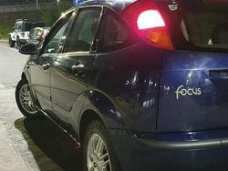 Usata 2001 Ford Focus Zetec Tre volumi | 1000 € (Ottimo prezzo)
