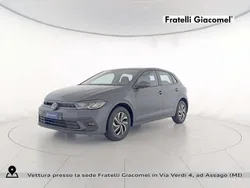 Smoky grey metallizzato Usata 2023 VW Polo Life Tre volumi | 18.900 € (Ottimo prezzo)
