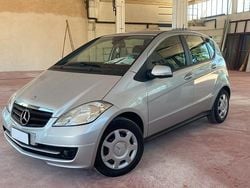 Argento Usata 2011 Mercedes A150 Executive Tre volumi | 5200 € (Cara)