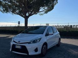 Usata 2013 Toyota Yaris Hybrid Club Tre volumi | 6499 € (Cara)