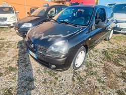 Nero Usata 2004 Renault Clio II Tre volumi | 1200 € (Ottimo prezzo)