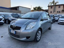 Grigio Usata 2006 Toyota Yaris Tre volumi | 2900 € (Ottimo prezzo)
