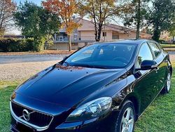 Nero Usata 2017 Volvo V40 Momentum Tre volumi | 10.500 € (Buon prezzo)