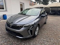 Grigio Nuova 2025 Renault Clio V Tre volumi | 19.260 € (Buon prezzo)