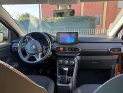 Arancione Usata 2022 Dacia Sandero Comfort Tre volumi | 13.500 € (Buon prezzo)