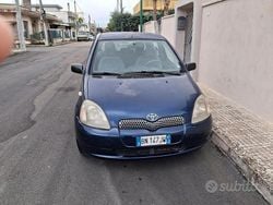 Blu Usata 2001 Toyota Yaris Tre volumi | 1300 € (Buon prezzo)