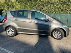 Grigio Usata 2005 Mercedes A170 Tre volumi | 3000 € (Molto cara)
