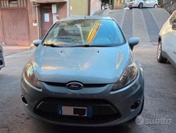 Usata 2010 Ford Fiesta Tre volumi | 3700 € (Buon prezzo)