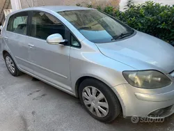Usata 2008 VW Golf Plus Cross Monovolume | 1000 € (Molto cara)