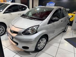Grigio Usata 2011 Toyota Aygo Due volumi | 4999 € (Buon prezzo)