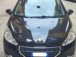 Nero Usata 2014 Peugeot 208 Active Due volumi | 9000 € (Cara)