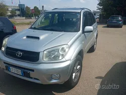 Usata 2005 Toyota RAV4 SUV | 2800 € (Ottimo prezzo)