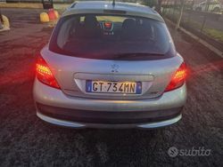 Grigio Usata 2011 Peugeot 207 Tre volumi | 3050 € (Buon prezzo)