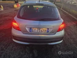 Usata 2011 Peugeot 207 Tre volumi | 3050 € (Buon prezzo)