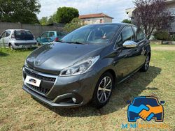 Grigio Usata 2015 Peugeot 208 Due volumi | 7990 € (Buon prezzo)