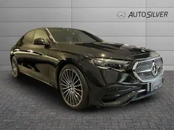 Nero / pastello Usata 2023 Mercedes E300 Advanced Plus Tre volumi | 82.635 € (Buon prezzo)