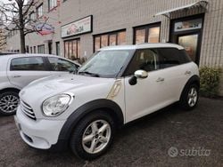 Bianco perla metallizzato Usata 2014 Mini One D Countryman Business SUV | 7500 € (Buon prezzo)