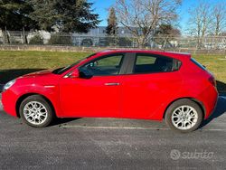 Rosso Usata 2016 Alfa Romeo Giulietta Tre volumi | 8200 € (Buon prezzo)