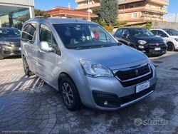 Usata 2015 Peugeot Partner Tepee Outdoor Monovolume | 7990 € (Buon prezzo)