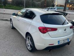 Bianco Usata 2011 Alfa Romeo Giulietta Due volumi | 4799 € (Molto cara)