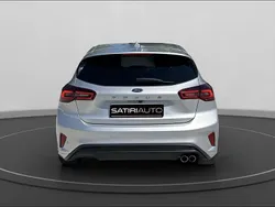 Grigio chiaro Usata 2024 Ford Focus ST-Line Tre volumi | 22.200 € (Buon prezzo)