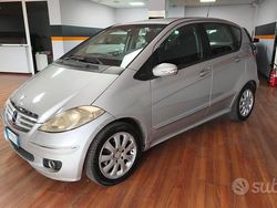 Grigio Usata 2006 Mercedes A180 Due volumi | 2000 € (Molto cara)