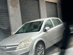 Grigio Usata 2008 Opel Astra Tre volumi | 1499 €