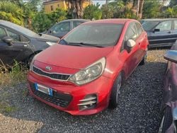Rosso Usata 2015 Kia Rio Tre volumi | 6500 € (Buon prezzo)