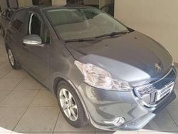 Grigio Usata 2014 Peugeot 208 Allure Due volumi | 7500 € (Buon prezzo)