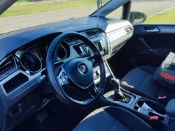 Bianco Usata 2015 VW Touran Monovolume | 12.700 € (Molto cara)