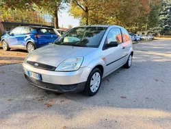 Grigio Usata 2004 Ford Fiesta Zetec Due volumi | 1890 € (Buon prezzo)