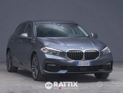 Grigio Usata 2021 BMW 118 Advantage Due volumi | 23.347 € (Buon prezzo)