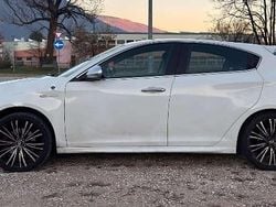 Other Usata 2012 Alfa Romeo Giulietta Quadrifoglio Tre volumi | 3880 € (Buon prezzo)