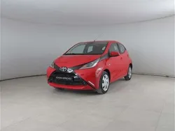 Rosso Usata 2015 Toyota Aygo X-play Due volumi | 7900 € (Buon prezzo)