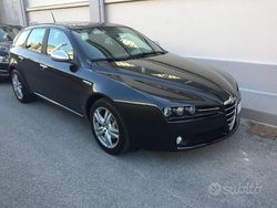 Nero Usata 2011 Alfa Romeo 159 Tre volumi | 4100 € (Buon prezzo)